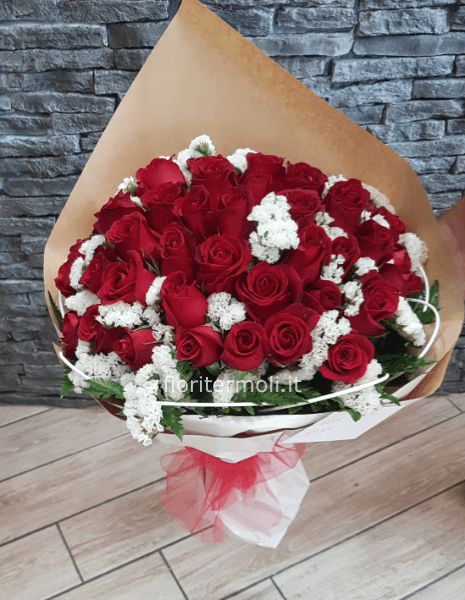 Bouquet di 30 rose e fiori bianchi
